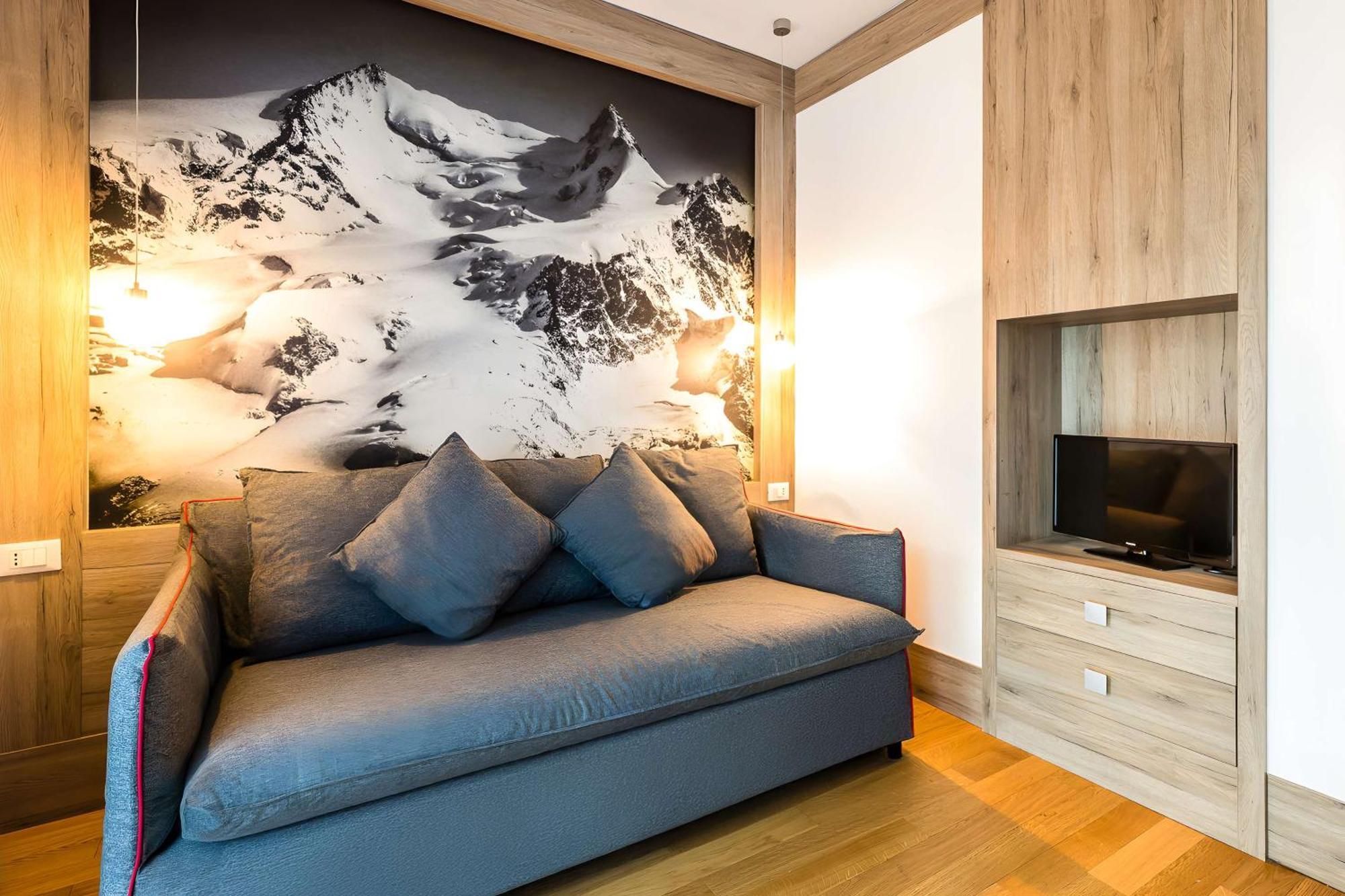 Nh Collection Alagna Mirtillo Rosso Extérieur photo