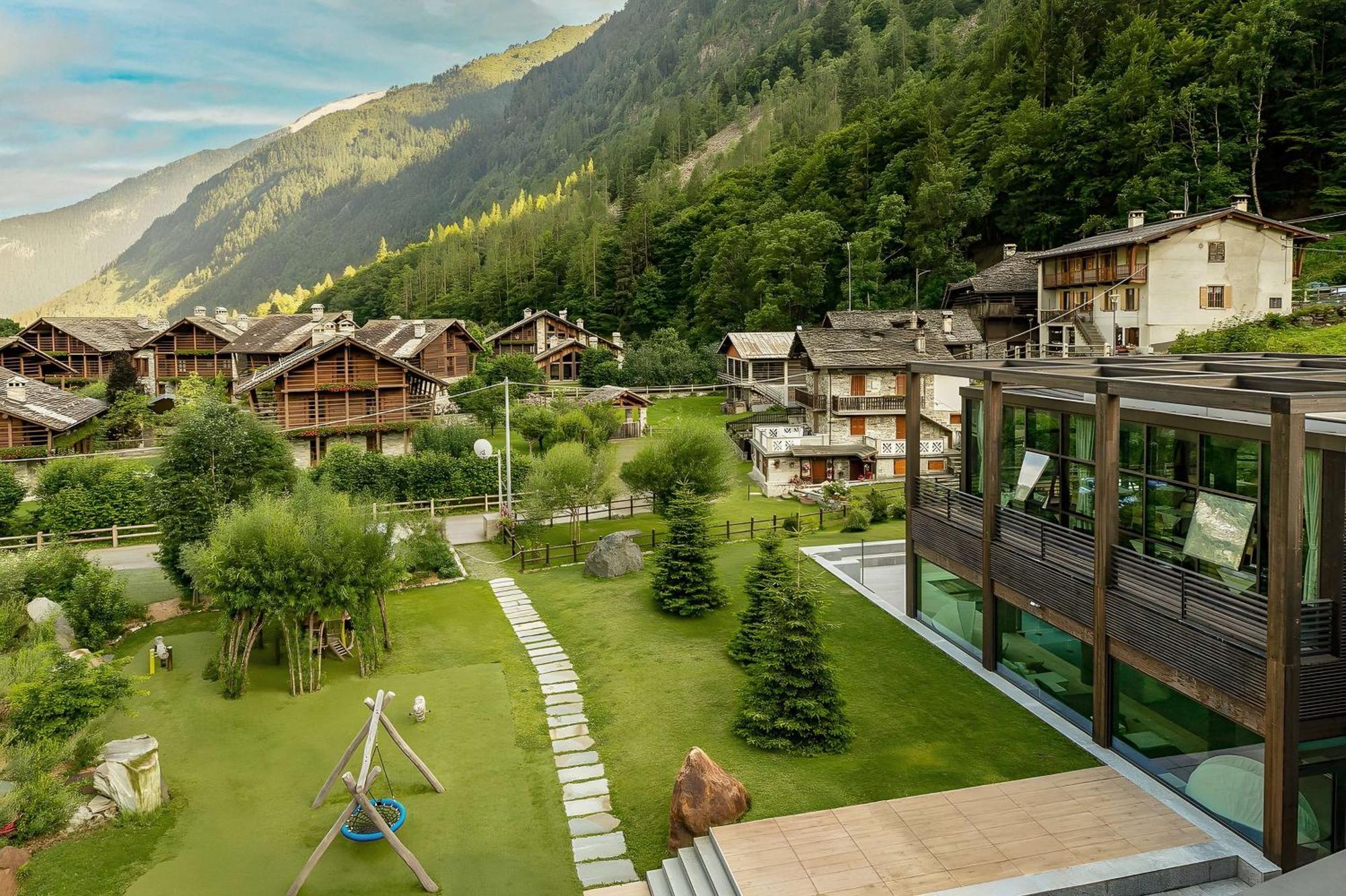 Nh Collection Alagna Mirtillo Rosso Extérieur photo