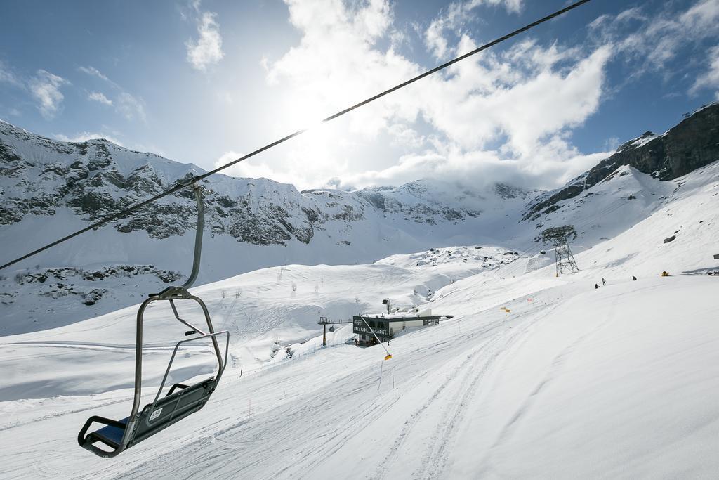 Nh Collection Alagna Mirtillo Rosso Extérieur photo